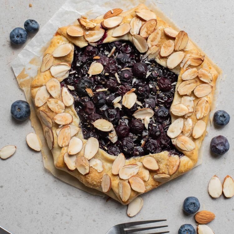 Simple Blueberry Galette – Meals A laugh & Far flung Puts