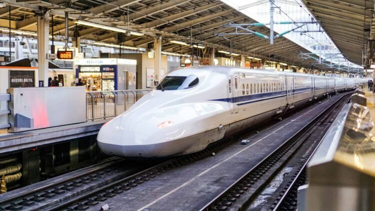 The Whole Information to Experiencing the Shinkansen Top-Velocity Trains in Japan
