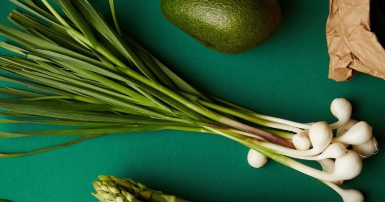 10 Inexperienced Garlic Recipes to Welcome Spring