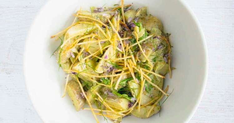 Make Forward Inexperienced Garlic Potato Salad