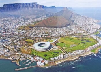 Victoria & Albert Waterfront and Traveling Cape The town