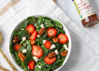 Spinach and Strawberry Salad – Meals A laugh & Far off Puts