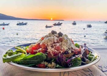 10 Should-Devour Meals in Santorini