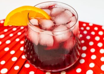 Tinto de Verano: Crimson Wine Summer season Cocktail