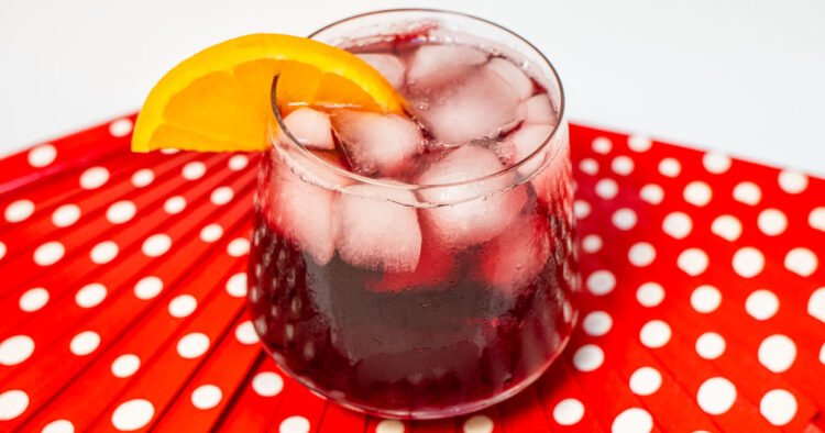Tinto de Verano: Crimson Wine Summer season Cocktail