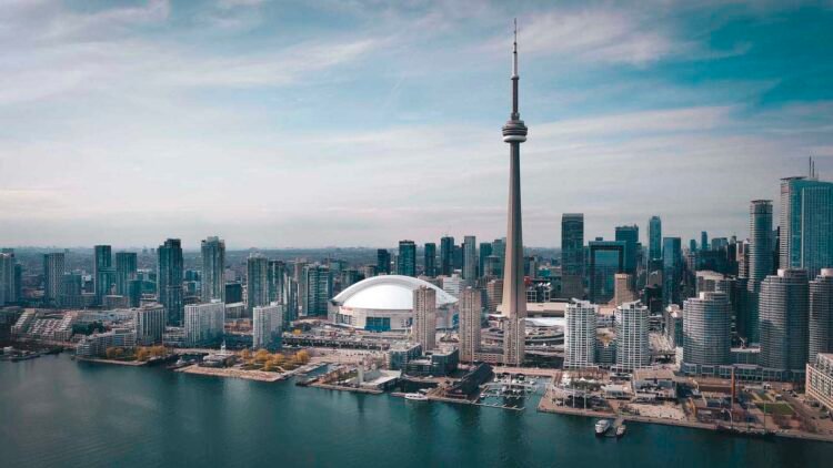 The Easiest One Day in Toronto Itinerary For 2024