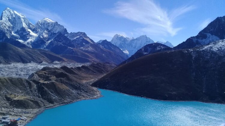  The difficult 3 Passes Trek within the Everest area