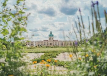 A Information to Berlin for {Couples}