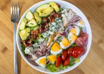 Cobb Salad: A Mosaic of Flavors