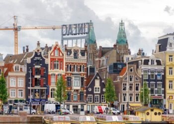 Discovering the most efficient resort in Amsterdam