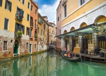 Romance in Italy: Best Locations for {Couples}