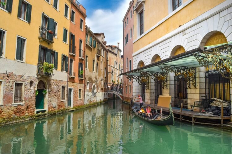 Romance in Italy: Best Locations for {Couples}
