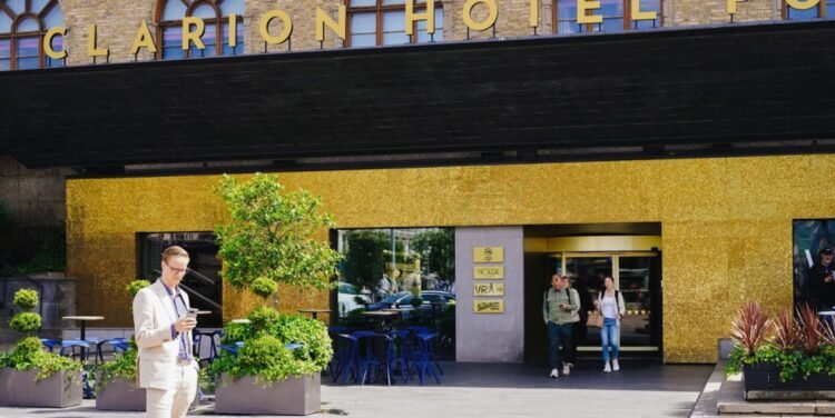 Strawberry turns into first resort staff to allow cellular keys in Google pockets