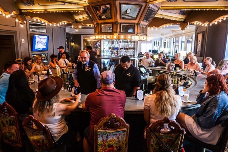 11 New Orleans Bars To not Leave out