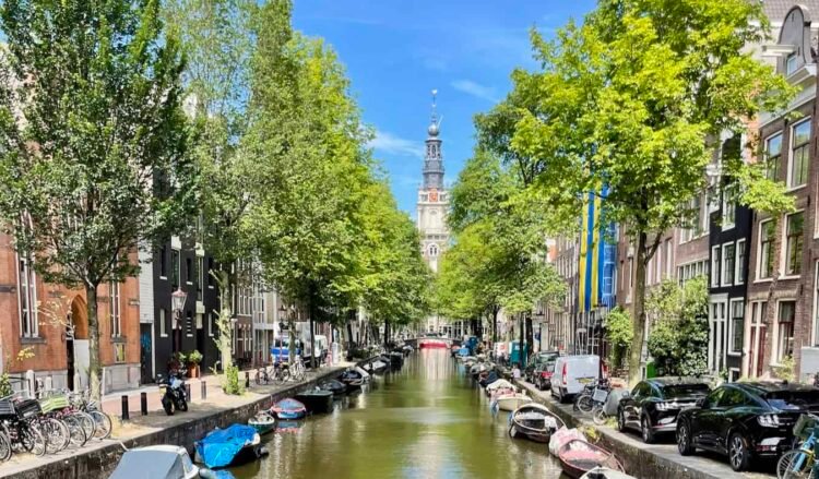 What Enjoying Poker in Amsterdam Taught Me About Making Buddies