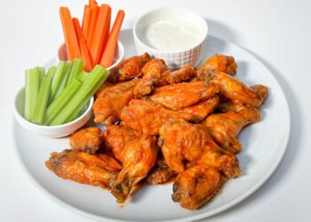 Baked Buffalo Rooster Wings: Simple, Mess-Unfastened Recipe