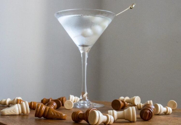 Gibson Cocktail: Vintage, Elegant and Cool