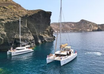 What to Be expecting and The best way to E book a Santorini Cruise
