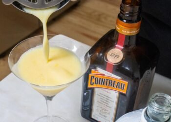 This Orange Creamsicle Cocktail Is for Grown-Ups Handiest