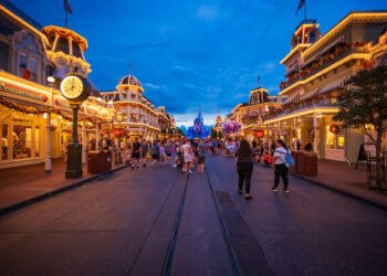 Lowest Crowd Stage Month & Week at Disney International Since 2021!