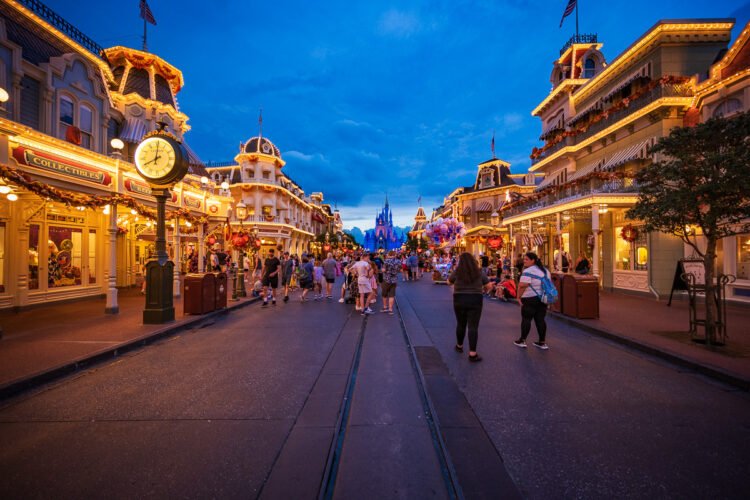 Lowest Crowd Stage Month & Week at Disney International Since 2021!