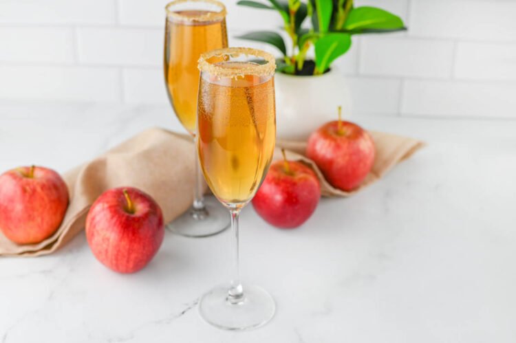 Mimosa with Apple Cider – Meals Amusing & Remote Puts