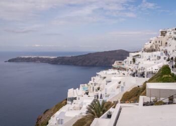 A Information to Ecotourism in Santorini