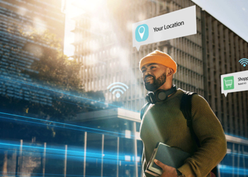 When vacationers need virtual vs. human interplay