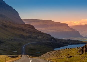 7 Day Iceland Itinerary: Discover Hearth and Ice