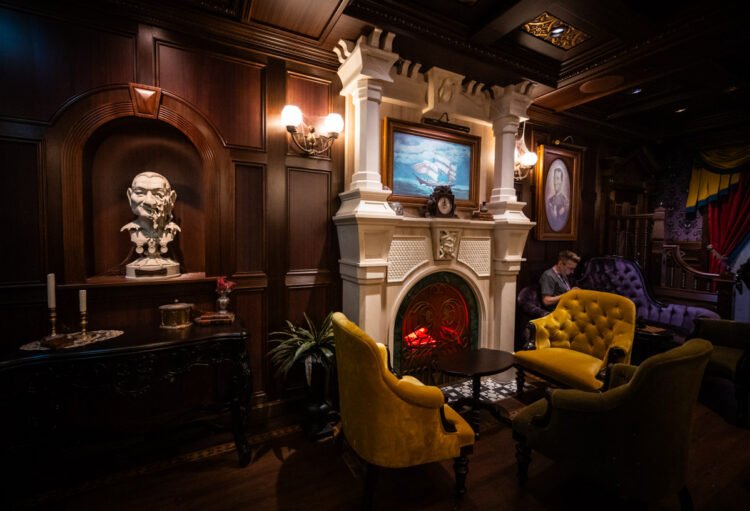 Haunted Mansion Parlor: Disney’s Highest Bar and #1 Spotlight of Treasure Cruise Send