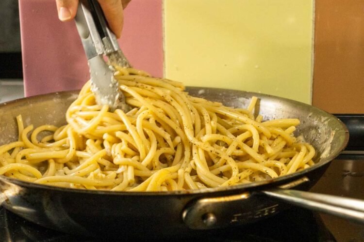 Cacio e Pepe Recipe: Fast, Simple and Scrumptious