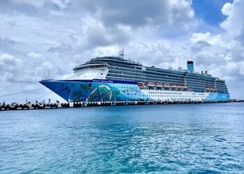 Atmosphere Sail at the Margaritaville Islander