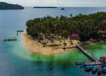 Bungus Bay in South Padang is Paradise (Pasumpahan Island)