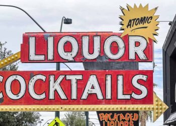 12 Nice Las Vegas Bars Off The Strip