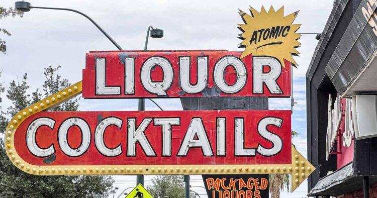 12 Nice Las Vegas Bars Off The Strip