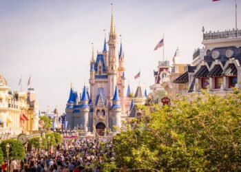 Spring Smash 2025 Crowd Forecast for Disney Global: Upper Lows & Decrease Highs