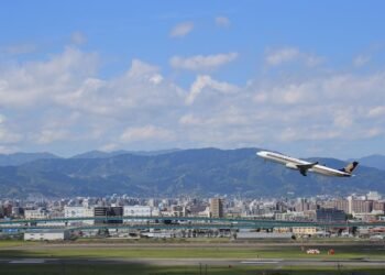 Singapore Airways companions with OpenAI