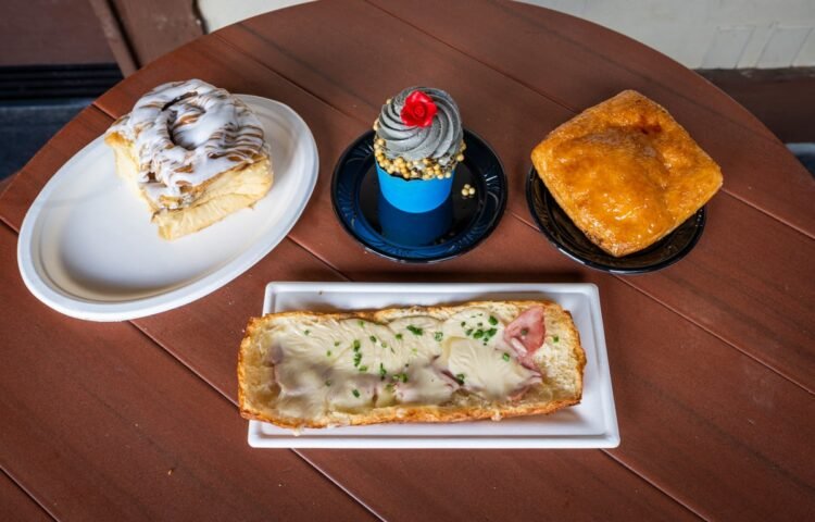 Quintessential Holiday Mode “Meal” in Magic Kingdom