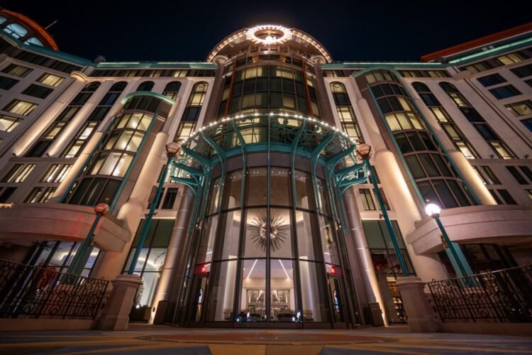 We are Are living from Common Helios Grand Resort, Epic Universe’s In-Park Lodge (Footage & Video)