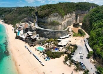 Melasti Seaside – Overcrowded But Filled with Custom