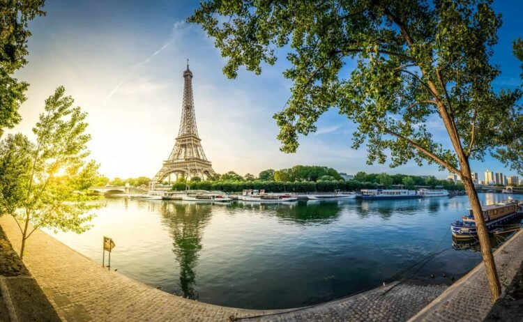 Romantic Issues To Do in Paris