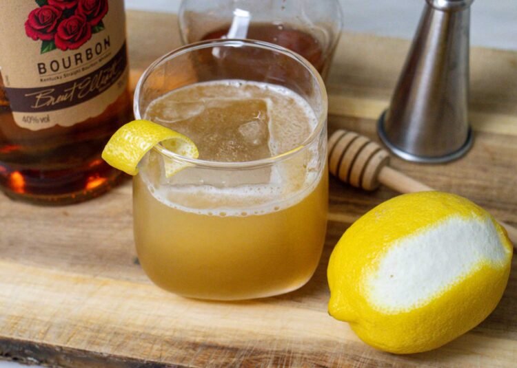 Gold Rush – Brilliant Bourbon Cocktail