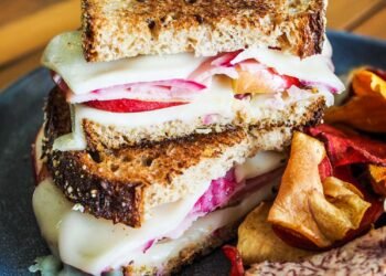 Apple Ham and Cheese Sandwich – The Shuttle Chunk