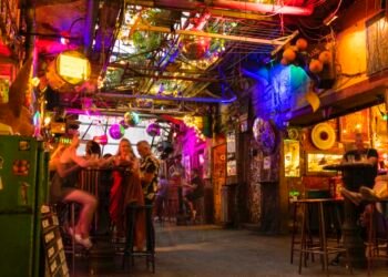 7 Easiest Smash Bars of Budapest in 2025