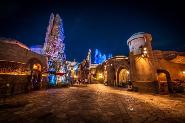 Celebrity Wars Bar Switches to Standby & Ditches Eating Reservations at Disneyland