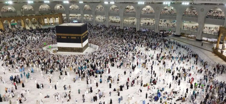 Methods to Carry out Umrah: A Step-by-Step Information