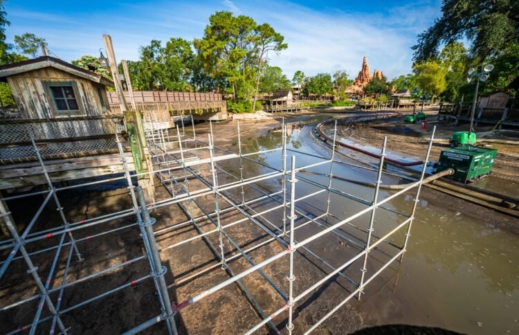 Scaffolding Rises in Riverbed of The usa as Piston Height Prep Hurries up in Magic Kingdom
