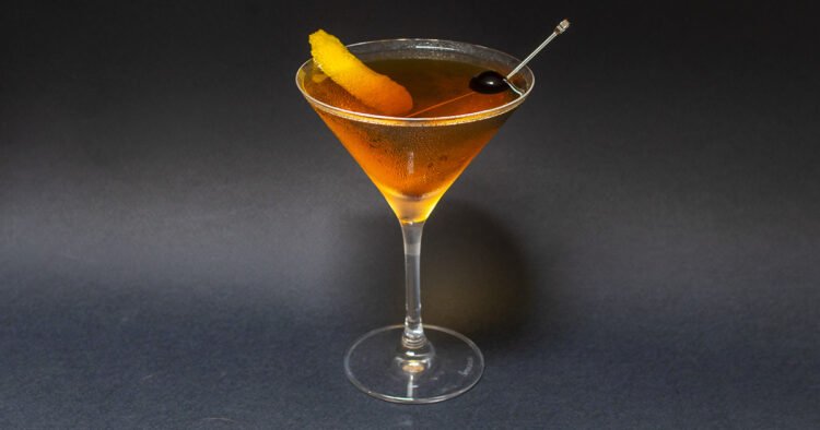 This Gin Cocktail Is a Daring & Boozy Jewel