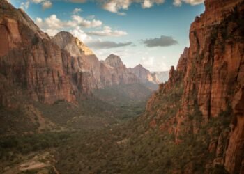 Zion Nationwide Park Shuttle Prices: What to Be expecting for Accommodation, Meals, and Actions