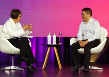 Shuttle.com Workforce’s COO Xing Xiong displays at the AI age